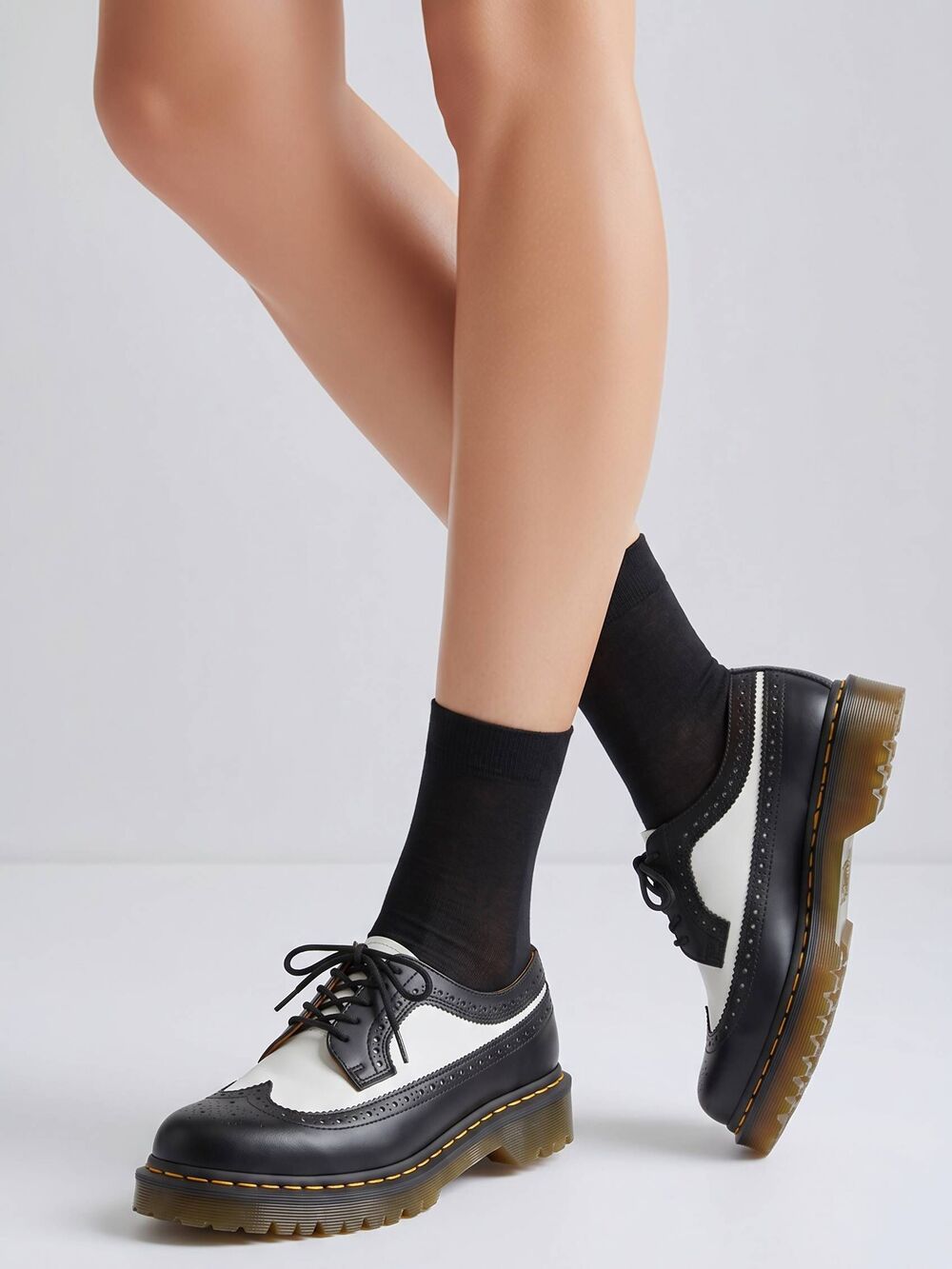 ☔️🩵NIB Dr. Martens 3989 Black & White Bex Smooth Leather Brogue Oxfords Size 8
